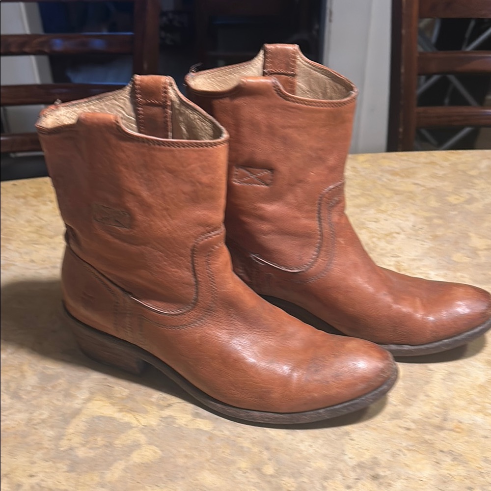 Frye Women's Carson Ankle Boots in Brown, sz 8